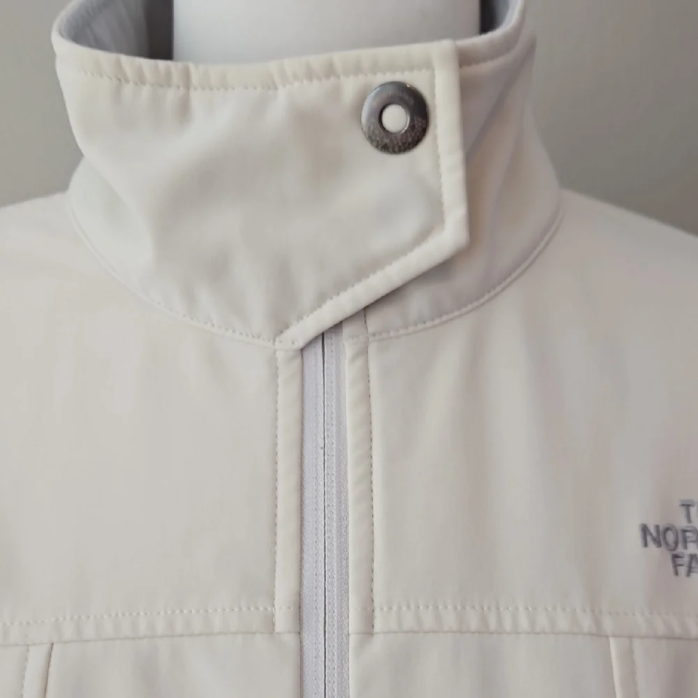 The North Face Women's Cream Zipper Medium Jacket - Picture 5 of 16